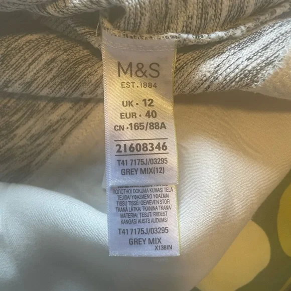 Long sleeved t-shirt/sweater Size 12 (UK) I think it’s a US 8? Marks & Spencer - Picture 2 of 4